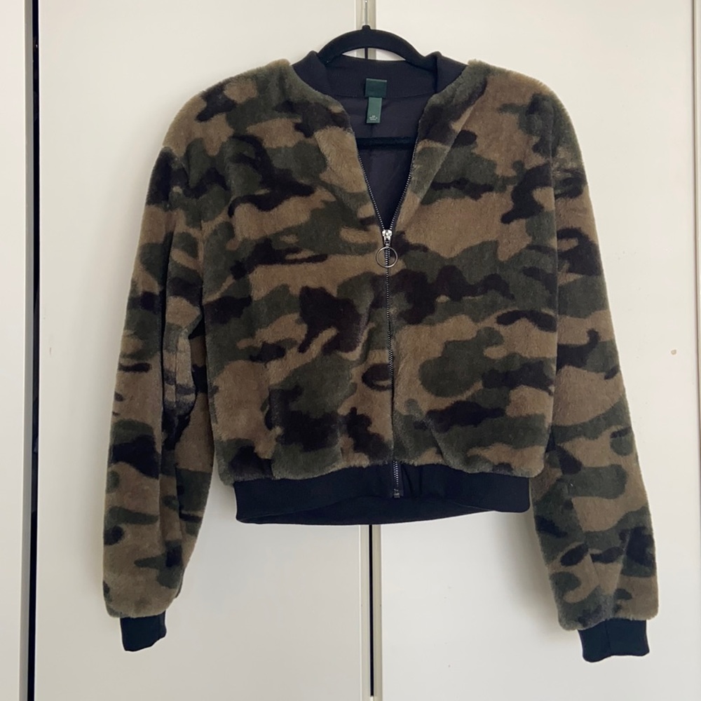 NWOT Wild Fable Faux Fur Camo Bomber size XS
